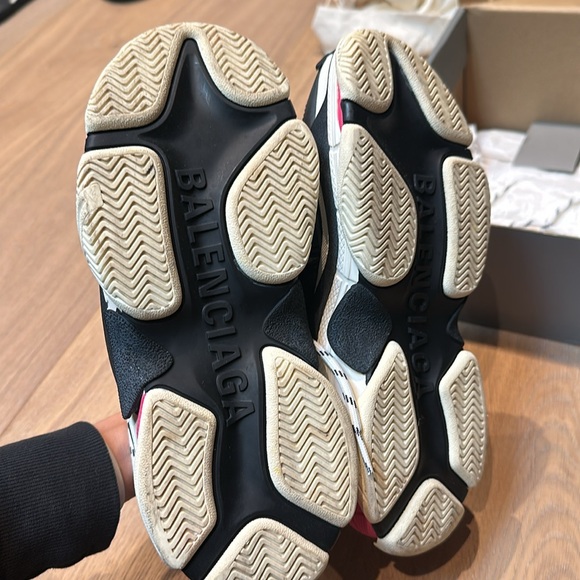 Balenciaga triple S low top chunky sneakers in exce condition worn once - Picture 3 of 14